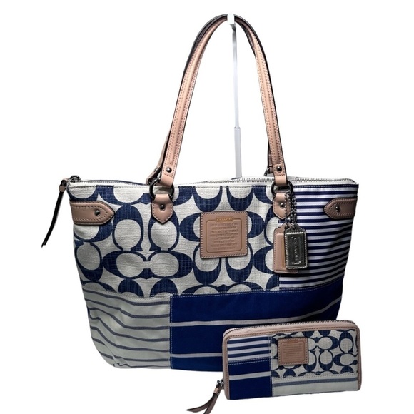 COACH Daisy Patchwork Emma Blue & White Tote w/ Matching Wallet - Picture 2 of 15